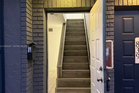 Adosado en venta en Plantation, Florida, 2 dormitorios, 87.14 m2 № 1987669 - foto 1