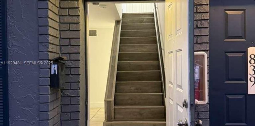 Adosado en Plantation, Florida 2 dormitorios, 87.14 m2 № 1987669