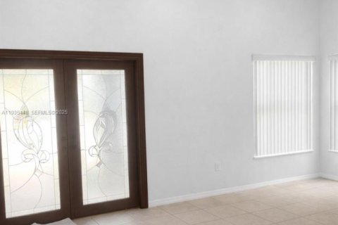 Casa en alquiler en Miami, Florida, 4 dormitorios, 242.1 m2 № 1993674 - foto 2