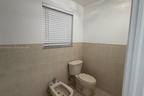 Снять в аренду виллу или дом в Майами, Флорида 5 спален, 242.1м2, № 1993674 - фото 16