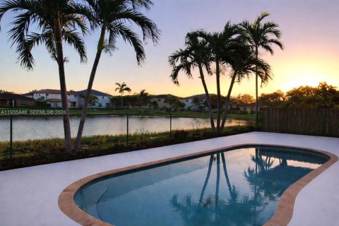 Снять в аренду виллу или дом в Майами, Флорида 5 спален, 242.1м2, № 1993674 - фото 24