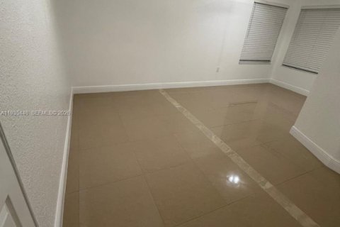 Снять в аренду виллу или дом в Майами, Флорида 5 спален, 242.1м2, № 1993674 - фото 18