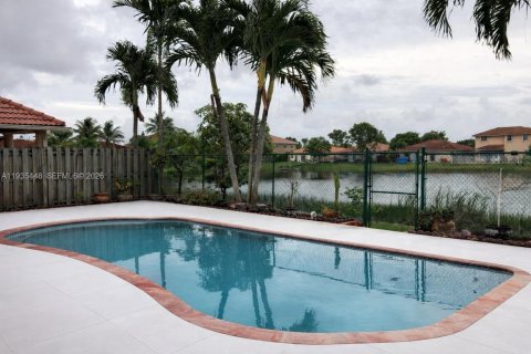 Снять в аренду виллу или дом в Майами, Флорида 5 спален, 242.1м2, № 1993674 - фото 23