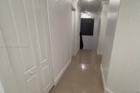 Снять в аренду виллу или дом в Майами, Флорида 5 спален, 242.1м2, № 1993674 - фото 11