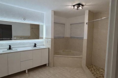 Снять в аренду виллу или дом в Майами, Флорида 5 спален, 242.1м2, № 1993674 - фото 12