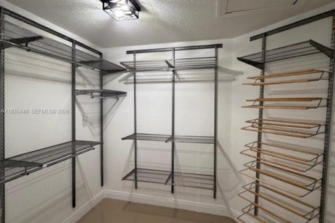 Снять в аренду виллу или дом в Майами, Флорида 5 спален, 242.1м2, № 1993674 - фото 17