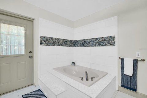 House in Clearwater, Florida 3 bedrooms, 169.92 sq.m. № 2229784 - photo 11
