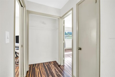 House in Clearwater, Florida 3 bedrooms, 169.92 sq.m. № 2229784 - photo 29