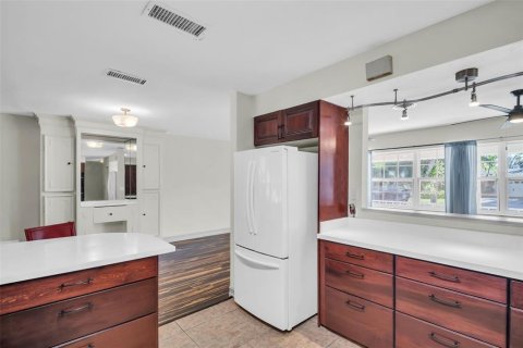 House in Clearwater, Florida 3 bedrooms, 169.92 sq.m. № 2229784 - photo 28
