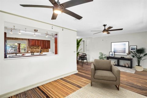 House in Clearwater, Florida 3 bedrooms, 169.92 sq.m. № 2229784 - photo 30