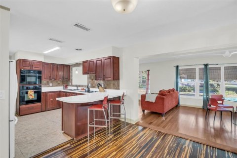 House in Clearwater, Florida 3 bedrooms, 169.92 sq.m. № 2229784 - photo 24