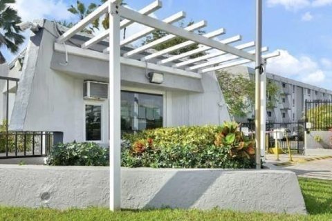 Casa en alquiler en Cutler Bay, Florida, 1 dormitorio, 40372.35 m2 № 1963899 - foto 8