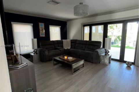 Снять в аренду виллу или дом в Майами, Флорида 4 спальни, 213.02м2, № 1986182 - фото 7