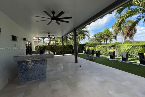 Снять в аренду виллу или дом в Майами, Флорида 4 спальни, 213.02м2, № 1986182 - фото 11