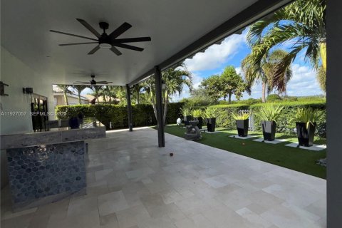 Снять в аренду виллу или дом в Майами, Флорида 4 спальни, 213.02м2, № 1986182 - фото 12