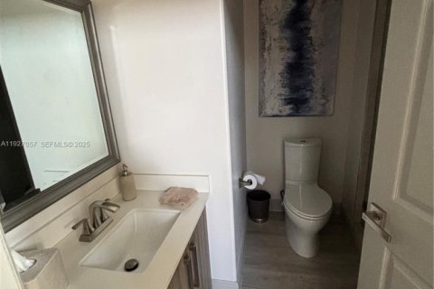 Снять в аренду виллу или дом в Майами, Флорида 4 спальни, 213.02м2, № 1986182 - фото 23