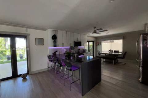 Снять в аренду виллу или дом в Майами, Флорида 4 спальни, 213.02м2, № 1986182 - фото 8