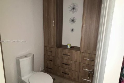 Снять в аренду виллу или дом в Майами, Флорида 4 спальни, 213.02м2, № 1986182 - фото 21