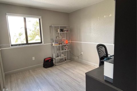 Снять в аренду виллу или дом в Майами, Флорида 4 спальни, 213.02м2, № 1986182 - фото 15