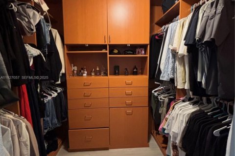 Снять в аренду виллу или дом в Майами, Флорида 4 спальни, 213.02м2, № 1986182 - фото 18