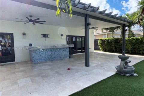 Снять в аренду виллу или дом в Майами, Флорида 4 спальни, 213.02м2, № 1986182 - фото 13