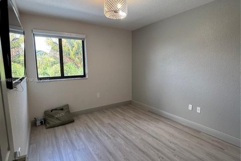 Снять в аренду виллу или дом в Майами, Флорида 4 спальни, 213.02м2, № 1986182 - фото 26