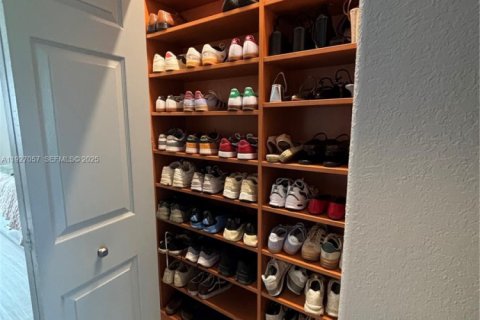 Снять в аренду виллу или дом в Майами, Флорида 4 спальни, 213.02м2, № 1986182 - фото 19