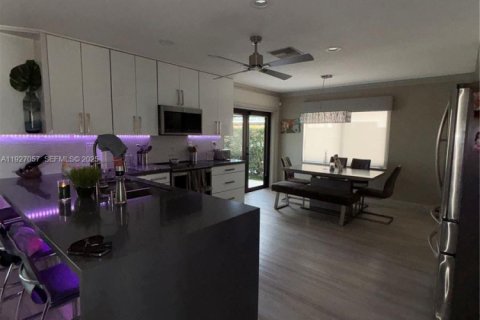 Снять в аренду виллу или дом в Майами, Флорида 4 спальни, 213.02м2, № 1986182 - фото 9