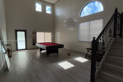 Снять в аренду виллу или дом в Майами, Флорида 4 спальни, 213.02м2, № 1986182 - фото 3