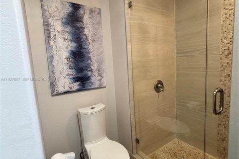 Снять в аренду виллу или дом в Майами, Флорида 4 спальни, 213.02м2, № 1986182 - фото 24