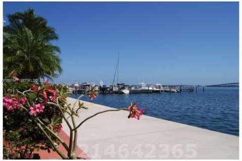 Condominio en alquiler en Miami, Florida, 1 dormitorio, 93.37 m2 № 2062781 - foto 6