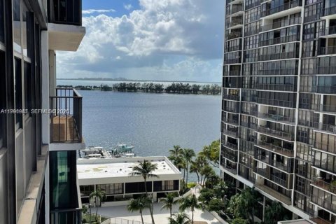 Condominio en alquiler en Miami, Florida, 1 dormitorio, 93.37 m2 № 2062781 - foto 4