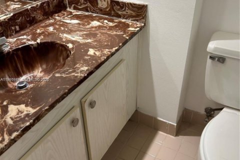 Condominio en alquiler en Miami, Florida, 1 dormitorio, 93.37 m2 № 2062781 - foto 16