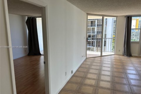 Condominio en alquiler en Miami, Florida, 1 dormitorio, 93.37 m2 № 2062781 - foto 12