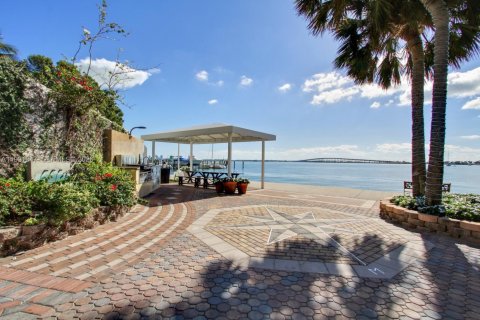 Condominio en alquiler en Miami, Florida, 1 dormitorio, 93.37 m2 № 2062781 - foto 10