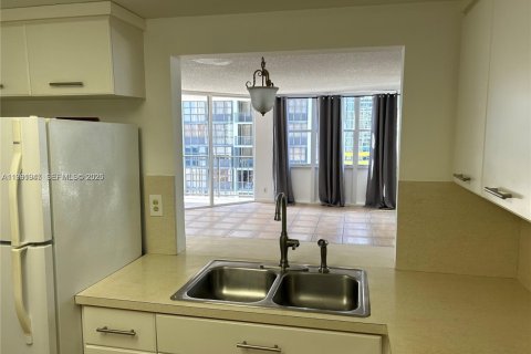 Condominio en alquiler en Miami, Florida, 1 dormitorio, 93.37 m2 № 2062781 - foto 14