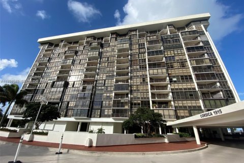 Condominio en Miami, Florida, 1 dormitorio  № 2062781