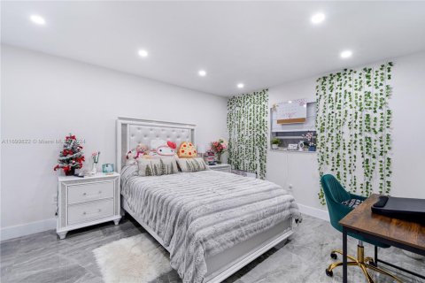 House in Miami, Florida 5 bedrooms, 292.08 sq.m. № 1864715 - photo 26