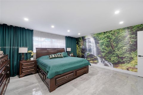 House in Miami, Florida 5 bedrooms, 292.08 sq.m. № 1864715 - photo 22
