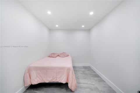 House in Miami, Florida 5 bedrooms, 292.08 sq.m. № 1864715 - photo 30