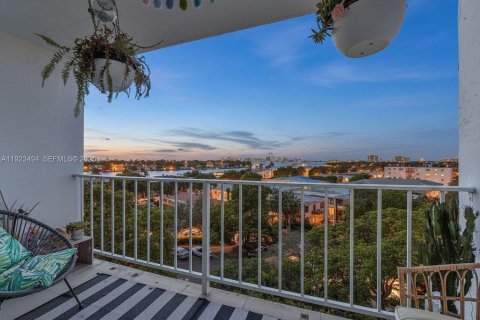 Copropriété à vendre à Miami Beach, Floride: 1 chambre, 74.32 m2 № 1982568 - photo 2