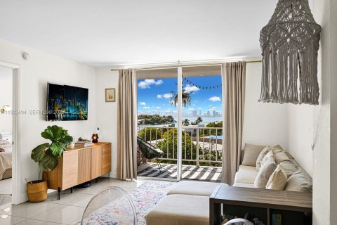 Copropriété à vendre à Miami Beach, Floride: 1 chambre, 74.32 m2 № 1982568 - photo 1