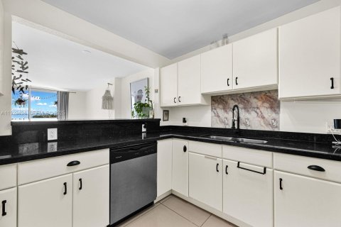 Copropriété à vendre à Miami Beach, Floride: 1 chambre, 74.32 m2 № 1982568 - photo 10