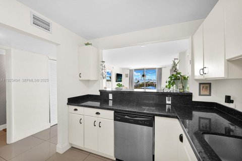 Copropriété à vendre à Miami Beach, Floride: 1 chambre, 74.32 m2 № 1982568 - photo 9