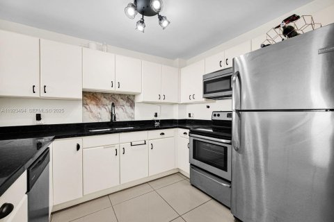 Copropriété à vendre à Miami Beach, Floride: 1 chambre, 74.32 m2 № 1982568 - photo 8