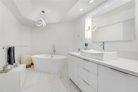 Condo in Aventura, Florida, 3 bedrooms  № 1861179 - photo 12