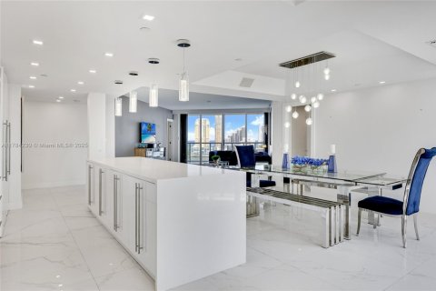 Condo in Aventura, Florida, 3 bedrooms  № 1861179 - photo 6