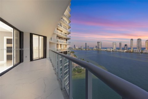 Condo in Aventura, Florida, 3 bedrooms  № 1861179 - photo 1