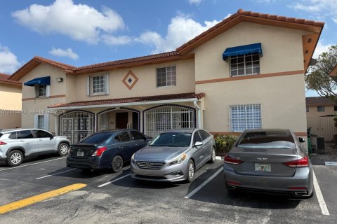 Condominio en Hialeah, Florida, 2 dormitorios  № 2171265