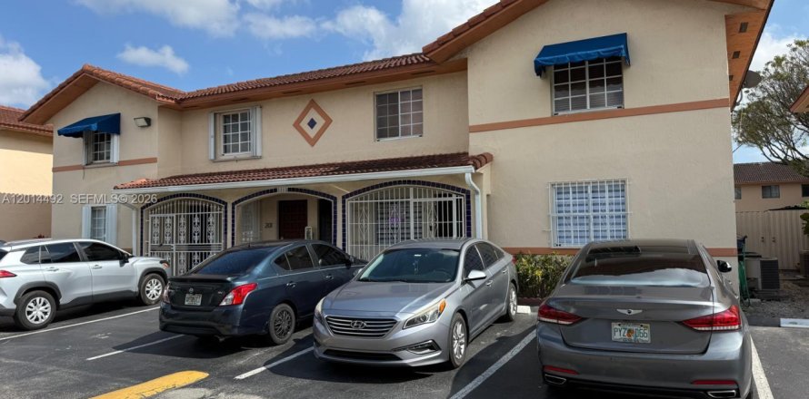 Condominio en Hialeah, Florida, 2 dormitorios № 2171265